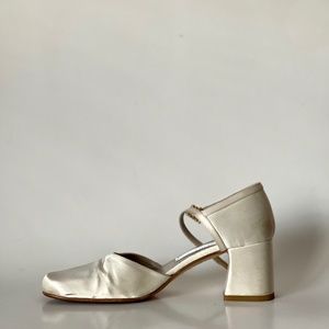 vintage mary jane white satin kenneth cole 7